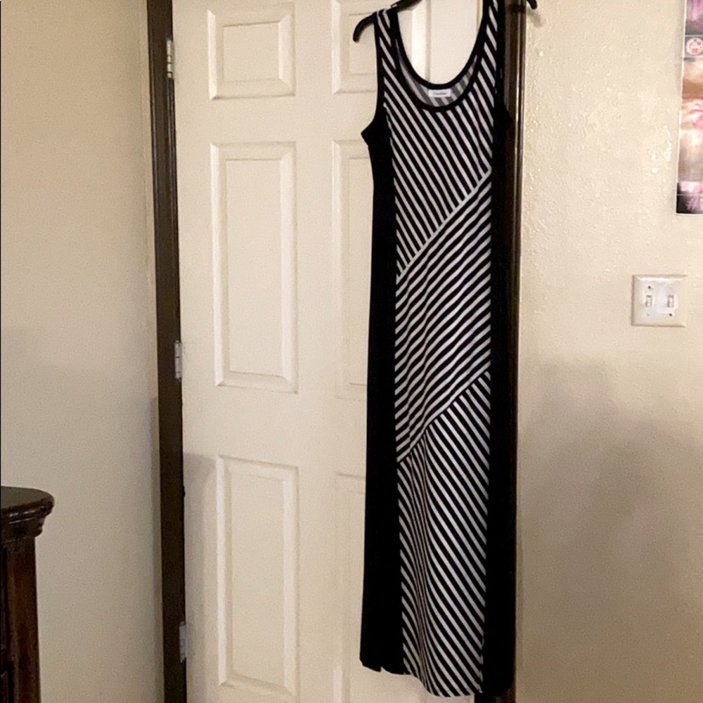Calvin Klein black/white sleeveless maxi dress